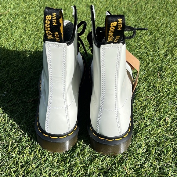 NWT DR MARTENS Smooth Leather Lace Up Boots! - Picture 10 of 13